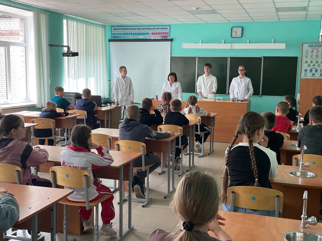 День увлекательных наук в «Точке роста» для детей летнего лагеря «Планета детства» День увлекательных наук в «Точке роста» для детей летнего лагеря «Планета детства».