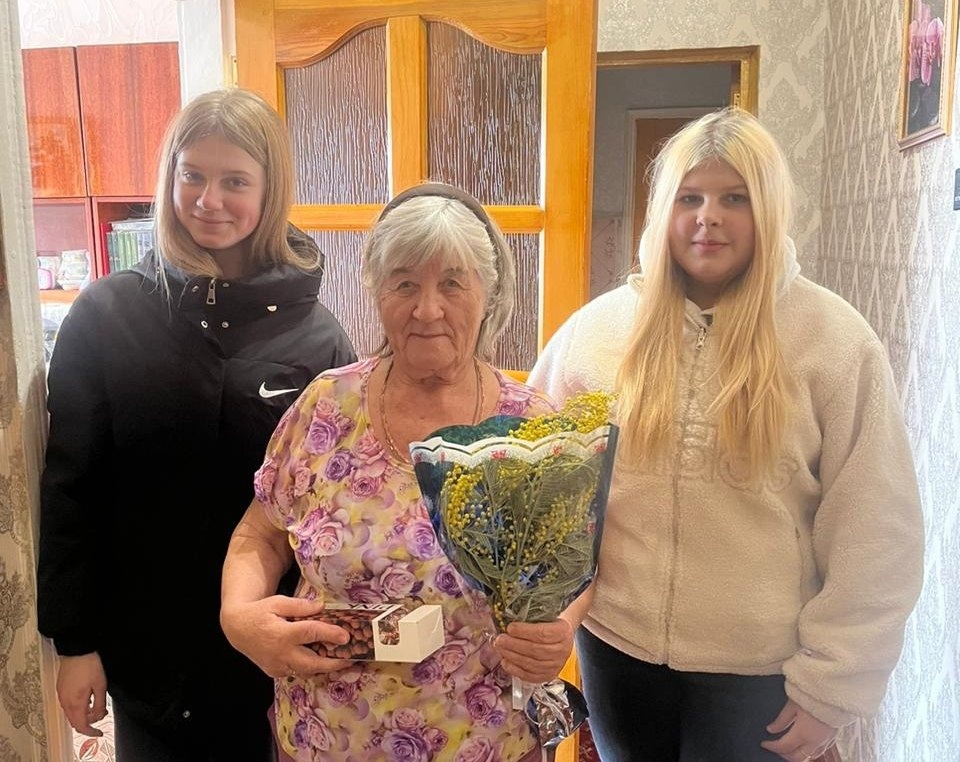 Поздравление женщин.